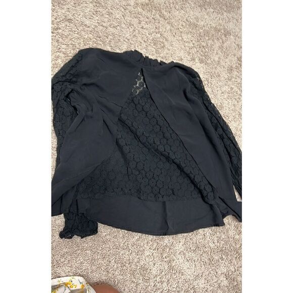 Long lace sleeve V-neck notch lace back blouse - Picture 3 of 3